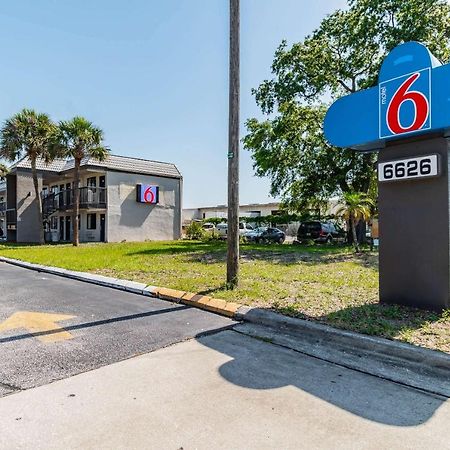 Motel 6 Tampa Near Fairgrounds - Casino Екстериор снимка